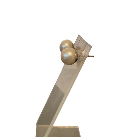 Elegant Faux Pearl Stud Earrings - Picture 3 of 5